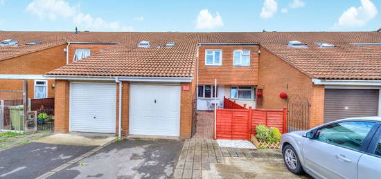 Terraced house to rent in Redbridge, Stantonbury, Milton Keynes, Buckinghamshire MK14