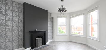 Flat to rent in Albert Road, Alexandra Park, London N22