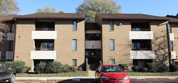 525 Florida Ave Apt 103, Herndon, VA 20170