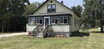 8 Norway Plains Rd, Rochester, NH 03868