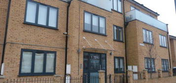 Flat to rent in Victory Court, Litchfield Gardens, Willesden, London NW10