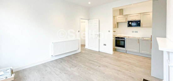 Flat to rent in Tollington Way, London N7