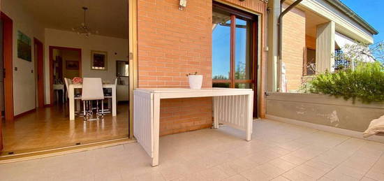 ULTIMO PIANO CON TERRAZZO E DOPPIO GARAGE ZONA VIA