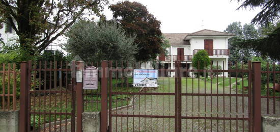 Villa bifamiliare via Guglielmo Marconi 12A, Centro, Vigarano Mainarda