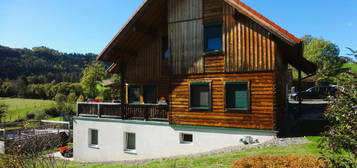 NEUWERTIGES HOLZBLOCKHAUS IN SONNIGER SÜDHANGLAGE!