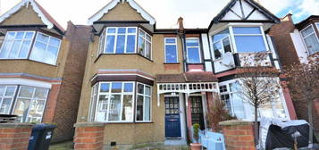 Flat to rent in Audley Road, London NW4