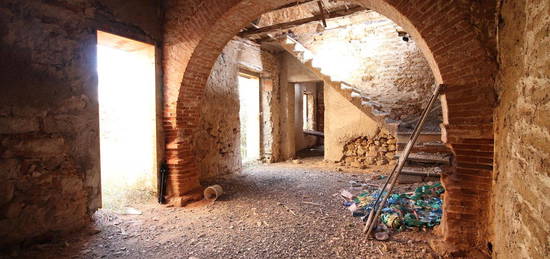 Casa indipendente su due livelli con giardino