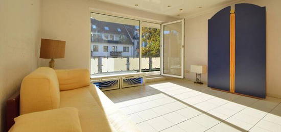 Helle 2 Zi-Wohnung am Media-Park mit Sonnenbalkon und PKW Stellplatz.