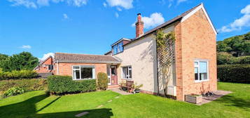 3 bed detached house for sale