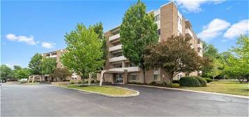 2089 Wooster Rd Unit 52, Rocky River, OH 44116