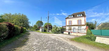 Maison Nemours avec vue sur le canal du Loing