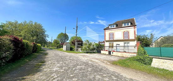 Maison Nemours avec vue sur le canal du Loing