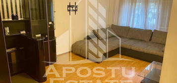 Apartament cu 3 camere,decomandat, centrala proprie, zona...