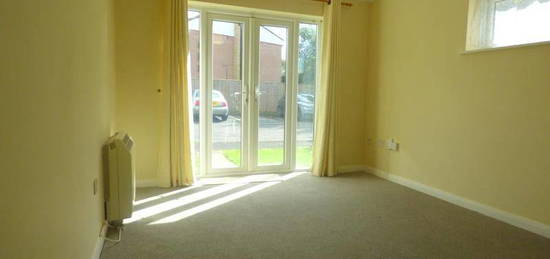 Flat to rent in Skerries Court, Langley, Berkshire SL3