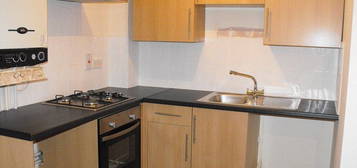 Flat to rent in Duncombe Street, Bletchley, Milton Keynes MK2