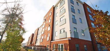 Flat for sale in Taywood Road, Northolt UB5