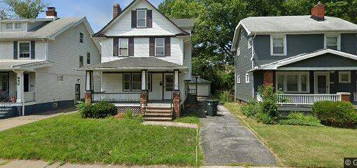 940 Nela View Rd, Cleveland Heights, OH 44112