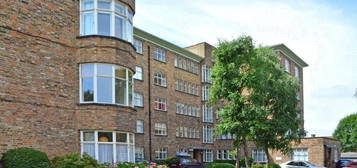 Flat to rent in The Lawns, Lee Terrace, London SE3