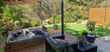 Maison de Charme Rénovée à Louer sur le Domaine et golf de Pont Royal avec Jardin, Terrasse et Jacuzzi