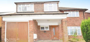 Detached house to rent in Southend Road, Wickford SS11