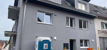 Naubau Wohnung mit drei Zimmern sowie Balkon und EBK in Gochsheim