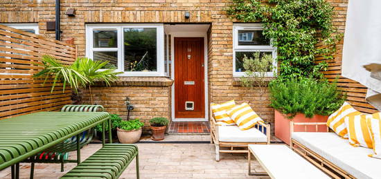 Maisonette for sale in Broke Walk, London E8