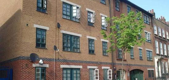 Flat to rent in Mile End Road, Stepney Green/Whitechapel E1