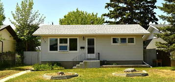 715 2nd St E, Brooks, AB T1R 0M9