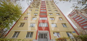 Vanzare apartament cu 3 camere, strada Branduselor, zona Florilor