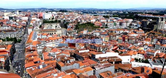 Edifício, Prédio devoluto para reabilitar, centro do Porto. Portuga...