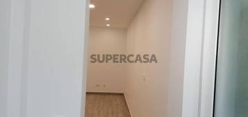 ApartamentoT1, Remodelado na Baixa Banheira