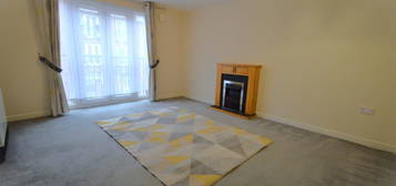 Flat to rent in Mill Street, Slough, Berkshire SL2