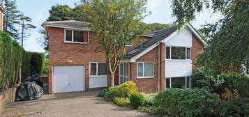 5 bedroom detached house