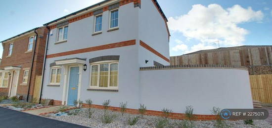 2 bedroom semi-detached house