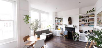 Flat to rent in Ferrestone Road, London N8