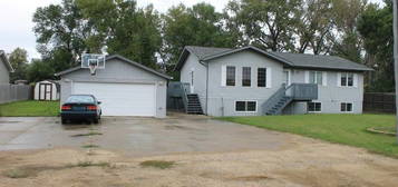 112 Ward St, Des Lacs, ND 58733