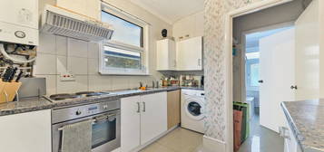 Flat for sale in Newlands Park, London SE26