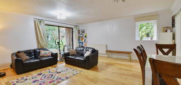 Flat to rent in Grandfield Avenue, Watford, Hertfordshire WD17