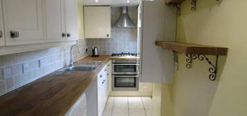 Flat to rent in East Street, Bridport, Dorset DT6