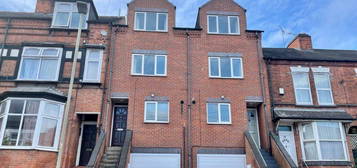 4 bed town house to rent