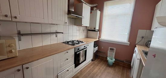 Flat to rent in Kingswood Road, Ilford IG3