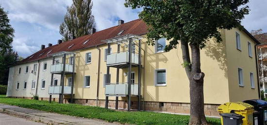 ***NEU renoviert-Wohnen in Super Lage  4 - Raum Wohnung mit Balkon! ***