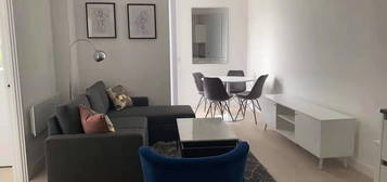 Flat to rent in Flat, Apt Parkview, Great West Road, Brentford TW8