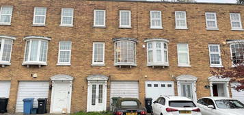 Town house to rent in Hawthorns, Woodford Green IG8