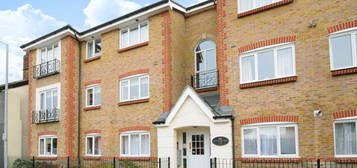 Flat to rent in Canbury Park Road, Kingston Upon Thames KT2