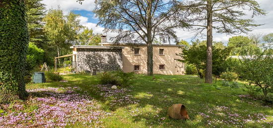 Maison des années 70 à fort potentiel dans un cadre unique