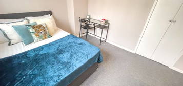 4 bed shared accommodation to rent