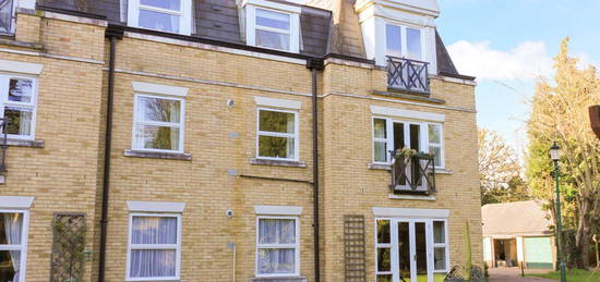 Flat to rent in Wildwood Court, Cedars Village, Chorleywood, Hertfordshire WD3