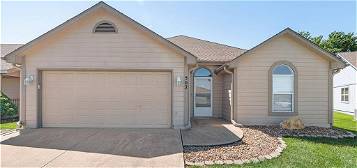 502 S Saturn Dr, Raymore, MO 64083