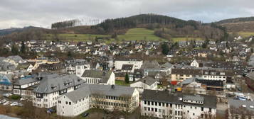 Du hier? Wir auch! Dachgeschosswohnung mit neuer Küche u. EBK